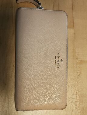 Kate Spade Pebbled Zip Wallet in Blush Pink with Gold Logo